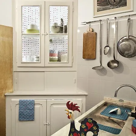 アパート Safe House